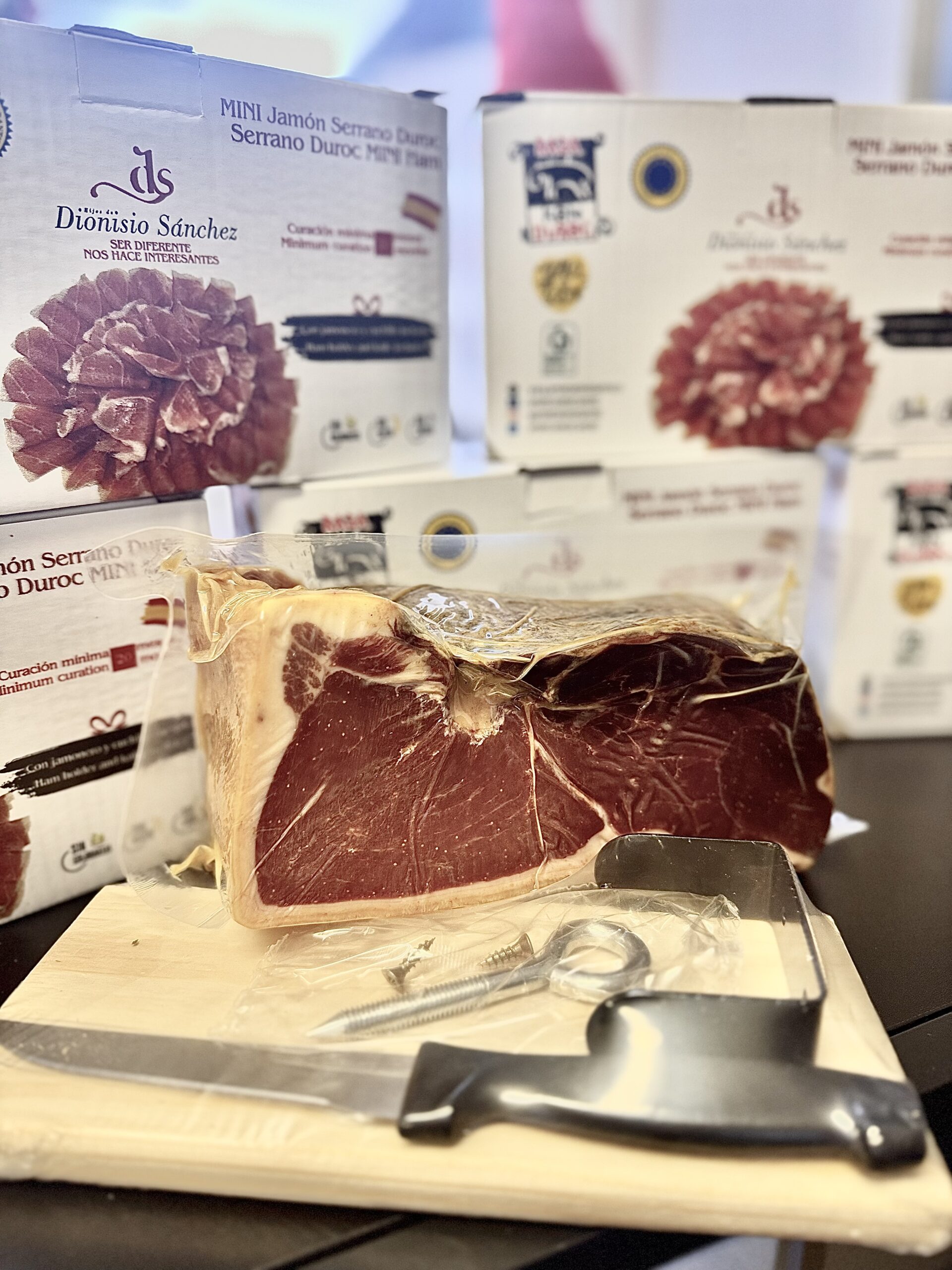 Vytintas Duroc Mini "Serrano" kumpis (1kg) su peiliu ir stovu - Image 2